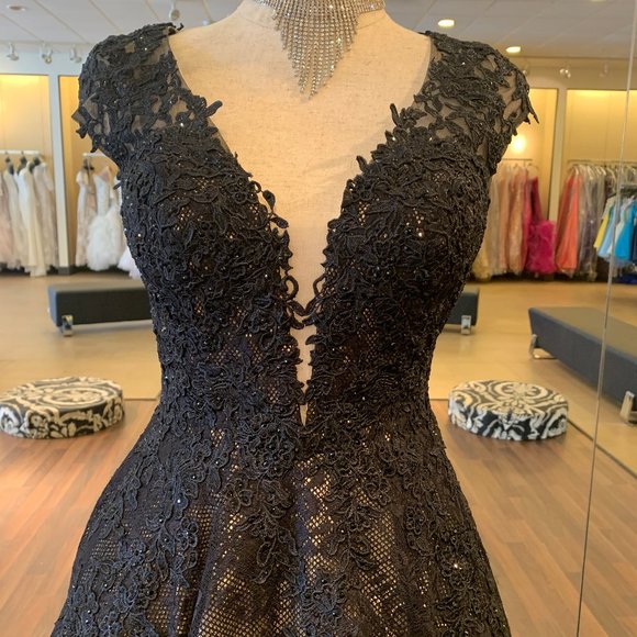 lace dress with mesh back and lace design - Picture 2 of 3